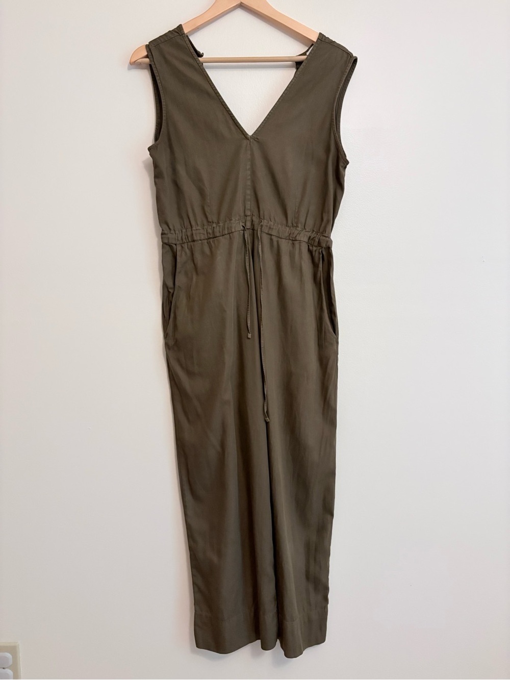 Women’s Brown V-Neck Drawstring Jumpsuit